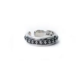 Anello a fascia aperta piramidale CH Plus