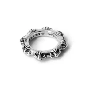 Anello a fascia con croce