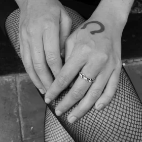 Anello con catena di carta Chrome Hearts