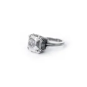 Anello da cocktail con croce a farfalla Anello da cocktail con croce a farfalla