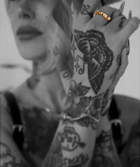 Anello True Fucking Punk in oro 22 carati