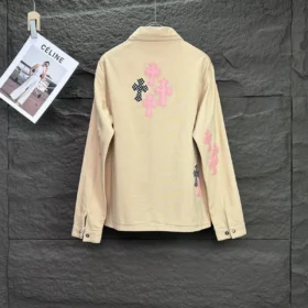 Giacca Chrome Hearts con croci rosa e nere
