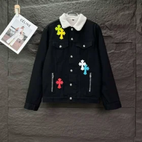 Giacca in denim Chrome Hearts con colletto bianco e Cross Patches Giacca in denim Chrome Hearts con colletto bianco e Cross Patches