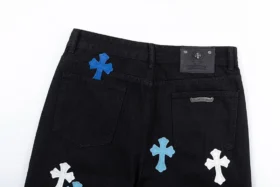 Jeans Chrome Hearts con Cross Patch blu e bianca Jeans Chrome Hearts con Cross Patch blu e bianca
