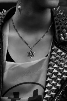 Piccolo ciondolo a forma di Star of David Piccolo ciondolo a forma di Star of David